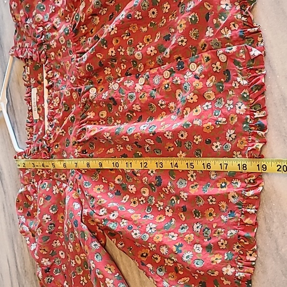 Doen Red Floral Top with Ruffled Details - Picture 6 of 8